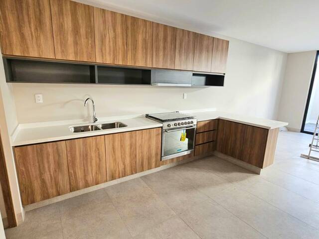 #67 - Casa para Venta en León - GT - 2