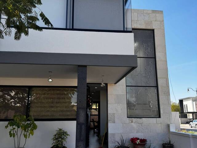 #71 - Casa para Venta en León - GT