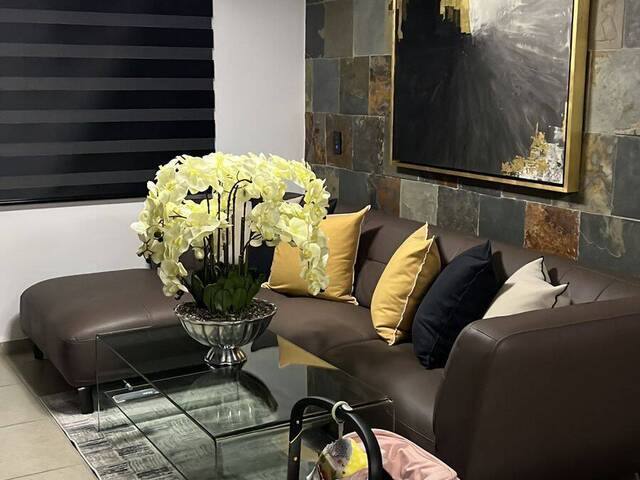 #100 - Casa para Venta en León - GT