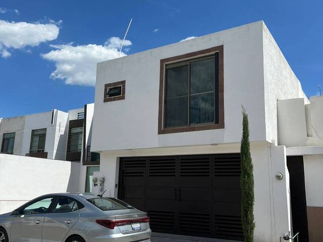 #103 - Casa para Venta en León - GT